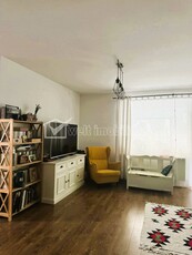 Apartament 2 camere, 2 bai, curte, Floresti