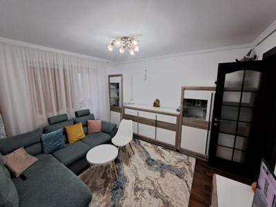 Vanzare Apartament 3 camere si 2 bai, semidecomandat, renovat integral, etajul 3 din 4
