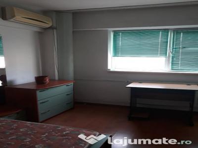 Apartament 4 camere, Aparatori