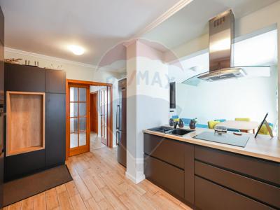 Apartament 4 camere vanzare in bloc de apartamente Bihor, Oradea, Calea Aradului