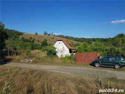 Casa cu livada mare la 70 km de arad