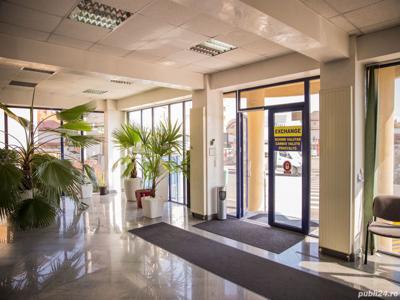 spatiu comercial/birouri de inchiriat +parcare privata