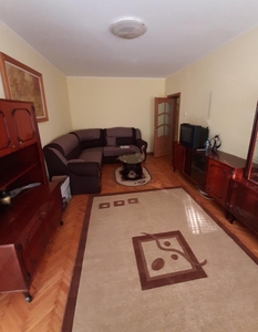 Apartament 2 camere, situat pe Colonel Tomoroveanu, dispune si de garaj