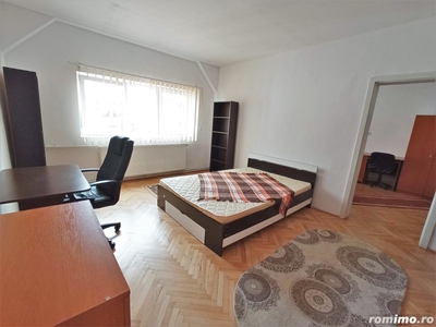 Apartament 3 camere in Centru mobilat modern