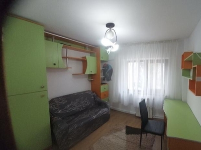 Apartament 4 camere de inchiriat. Pret 400