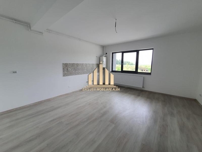 Apartament cu 3 camere decomandate, Bloc Nou