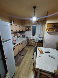 Apartament cu 3 camere, in zona Simion Barnutiu