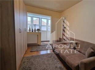 Apartament cu 3 camere, centrala proprie, zona Dacia