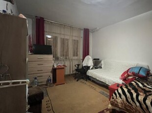 Apartament de vanzare cu o camera, parter, zona Lunei