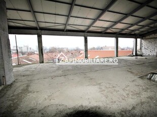 Spatiu comercial 2.800 mp.Piata Republicii,555 euro mp