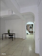 Apartament cu 3 camere de vânzare în zona Luxor