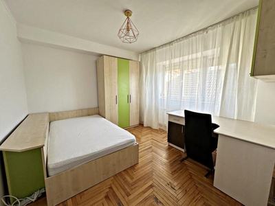 Apartament cu 4 camere de vanzare, Cartier Nufarul, Oradea, Bihor