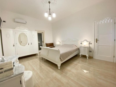 Apartament cu o camera la casa de inchiriat, zona ultracentrala, Oradea, Bihor