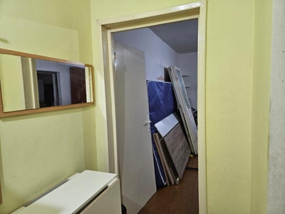 Apartament spatios, 2 camere, semidecomandat, parter inalt, zona Simion Barnutiu