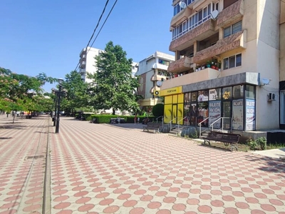 Închiriez spatiu comercial in orașul Râmnicu Sărat Jud Buzău situat pe centrul c