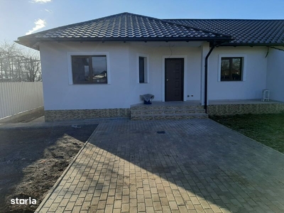 Vând casă noua tip duplex în Savinesti