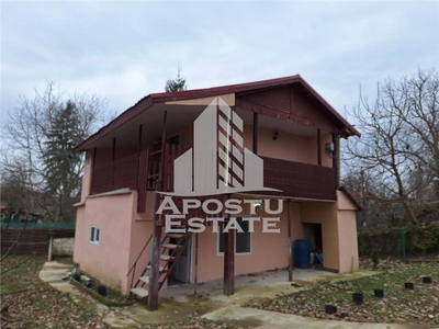 Vila cu 5 camere , suprafata generoasa de 400 mp , 3 insule