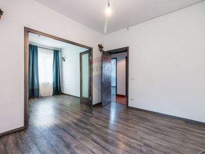 Apartament 3 camere vanzare in casă vilă Bucuresti, Iancului