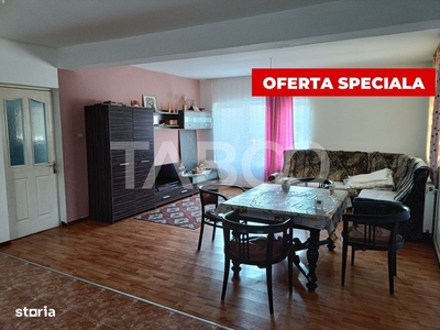 Duplex de inchiriat, 4 camere, zona Vivo