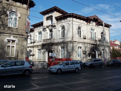 2 camere in Piata Dorobanti bloc solid din 1978
