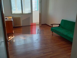 Apartament 3 camere Titulescu Art Imobiliare va ofera la vanzare un apartam