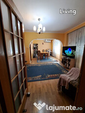 Apartament cu 3 camere rezultat din 4 camere,decomandat/Ște