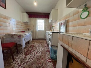 APARTAMENT 3 CAMERE str BABADAG etaj.3-peco