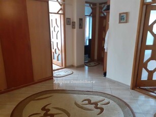 Apartament 3 camere zona PACII bloc cu spatii la parter