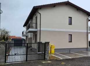 Apartament cu 2 camere la parter cu terasa, in Giroc