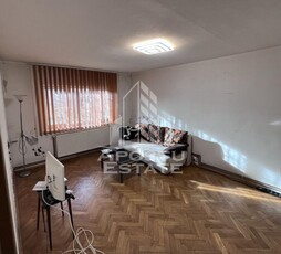 Apartament cu 3 camere, centrala proprie, zona Bucovina