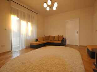 Apartament spatios, in zona Medicinei, la 550 euro