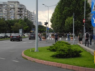 Inchiriere Berceni, intersectie Aparatori spatiu comercial, birouri