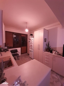 Apartament 2 camere, decomandat, etaj intermediar, Mircea cel Batran