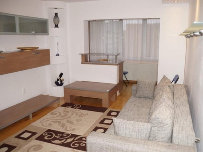 Apartament 3 camere de inchiriat zona Calea Bucuresti