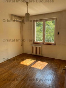 Apartament 3 camere la 2 min. de metrou Piata Sudului.