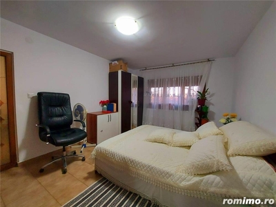 Apartament 3 camere, zona excelenta, centrala proprie, incalzire pardoseala.