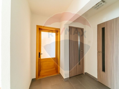 Apartament 4 camere vanzare in bloc de apartamente Arad, Intim