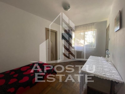 Apartament cu 2 camere, etajul 1, situat in zona Sagului