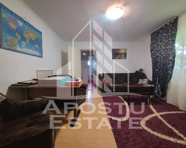 Apartament cu 2 camere, semidecomandat, zona Aradului