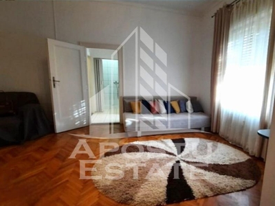 Apartament cu 2 camere, semidecomandat, zona centrala