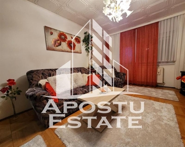 Apartament cu 3 camere, centrala proprie, zona Lipovei