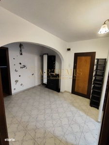 Vand apartament doua camere zona centrala Hunedoara (Pietonala)