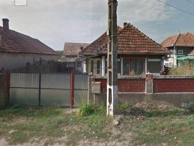 Casa de vanzare situata la 20 de Km de Alba Iulia , Pret vanzare : 26000 Euro