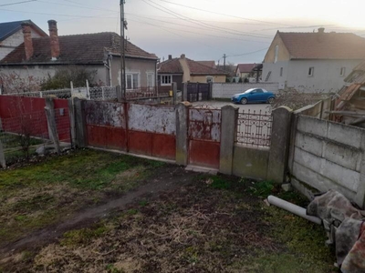 De vanzare Casa situata la 30 Km de Alba Iulia. Pret vanzare: 25000 Euro.