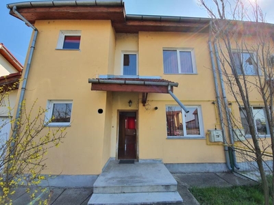 De vanzare Casa tip Duplex situata in Oradea , Jud. Bihor. Pret vanzare : 126000 Euro.