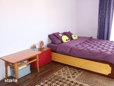 Vânzare apartament 3 camere, localizat central în Florești.