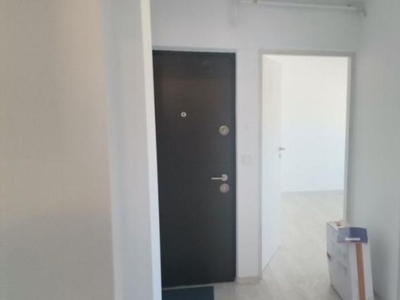 Vanzare apartament decomandat, renovat total, liber, Mioveni