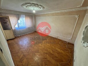 Apartament 2 camere decomandat, 55 mp, etaj 3, zona E3, langa Star 2000 de vanzare