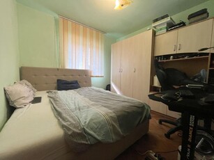 Apartament 3 camere, decomandat, zona Lipovei