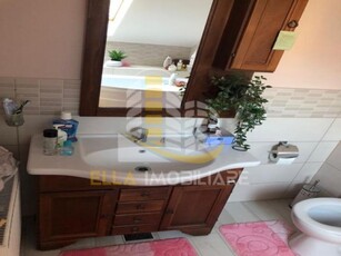 Apartament 4 camere in zona Grivita